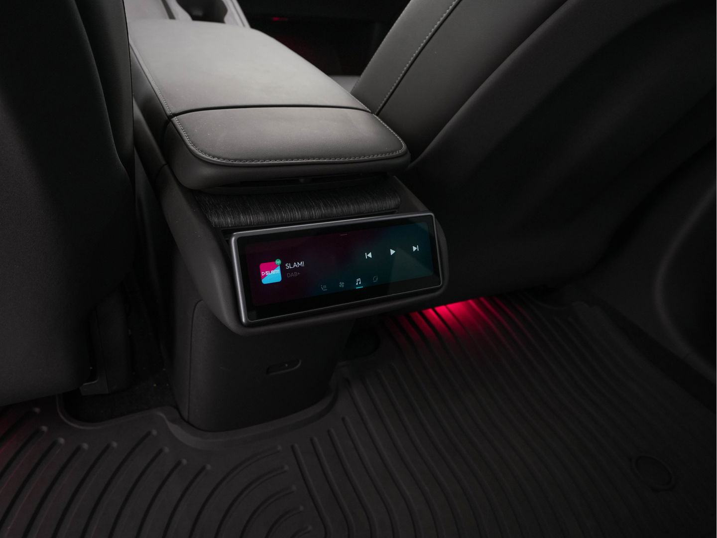 NIO eT7 100 kWh (ex accu) [ 3-Fase ] *PANO | HEAD-UP | FULL-LEATHER | FULL-LED | ADAPTIVE-CRUISE | MEMORY-PACK | KEYLESS | COMFORT-SEATS | AIR-SUSPENSION | 20''ALU | TOWBAR*