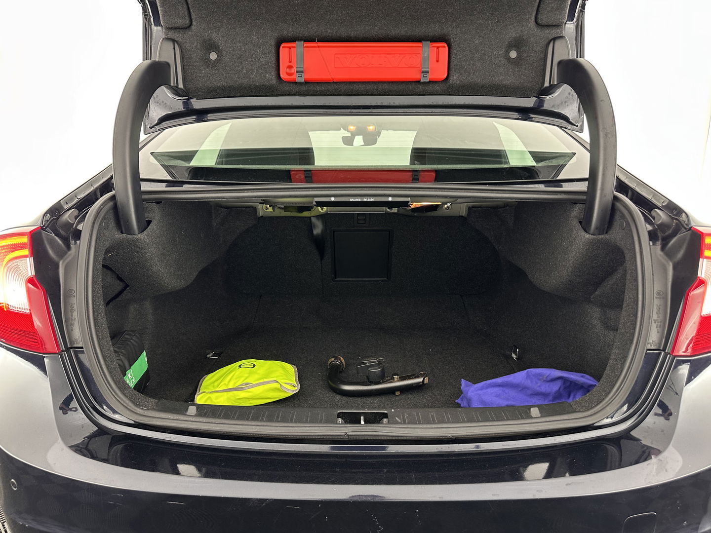 Volvo S60 2.0 D4 Kinetic Business *NAVI-FULLMAP | COMFORT-SEATS | ECC | PDC | CRUISE | 16''ALU | TOWBAR*