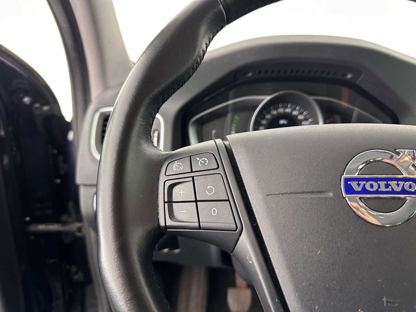 Volvo S60 2.0 D4 Kinetic Business *NAVI-FULLMAP | COMFORT-SEATS | ECC | PDC | CRUISE | 16''ALU | TOWBAR*