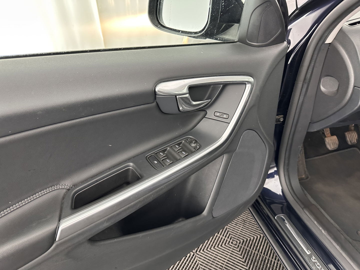 Volvo S60 2.0 D4 Kinetic Business *NAVI-FULLMAP | COMFORT-SEATS | ECC | PDC | CRUISE | 16''ALU | TOWBAR*