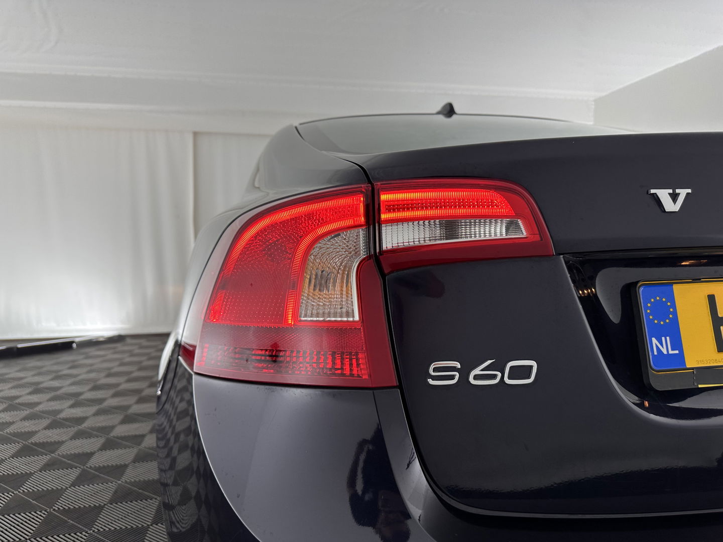 Volvo S60 2.0 D4 Kinetic Business *NAVI-FULLMAP | COMFORT-SEATS | ECC | PDC | CRUISE | 16''ALU | TOWBAR*