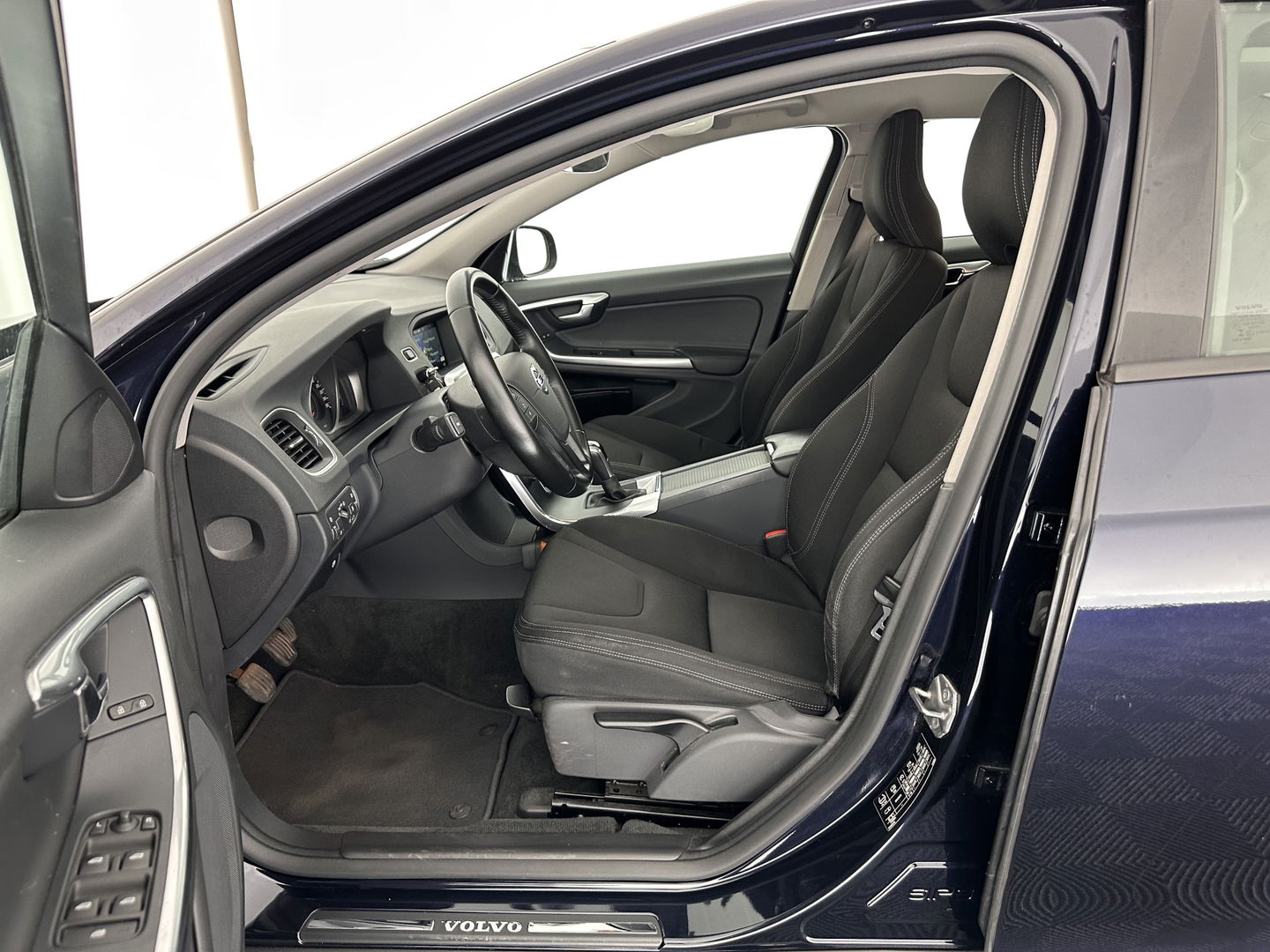 Volvo S60 2.0 D4 Kinetic Business *NAVI-FULLMAP | COMFORT-SEATS | ECC | PDC | CRUISE | 16''ALU | TOWBAR*