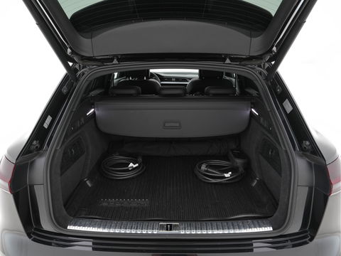 Audi e-tron 55 quattro 95 kWh [ 3-Fase ] (INCL.BTW) *PANO | HEAD-UP | LEATHER-ALCANTARA | FULL-LED | NIGHT-VISION | BANG&OLUFSEN | ADAPTIVE-CRUISE | MEMORY-PACK | BLIND-SPOT | CAMERA | SPORT/HEATED-SEATS | ECC | PDC | 22''ALU | TOWB