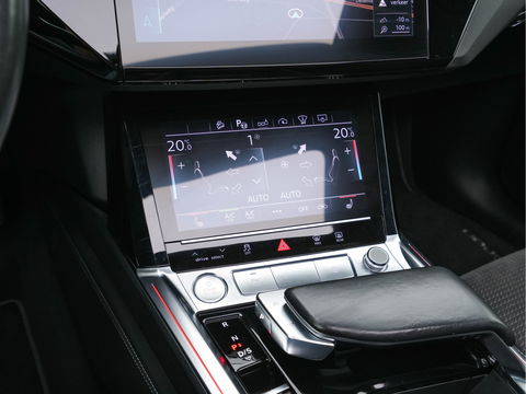 Audi e-tron 55 quattro 95 kWh [ 3-Fase ] (INCL.BTW) *PANO | HEAD-UP | LEATHER-ALCANTARA | FULL-LED | NIGHT-VISION | BANG&OLUFSEN | ADAPTIVE-CRUISE | MEMORY-PACK | BLIND-SPOT | CAMERA | SPORT/HEATED-SEATS | ECC | PDC | 22''ALU | TOWB