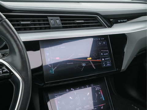 Audi e-tron 55 quattro 95 kWh [ 3-Fase ] (INCL.BTW) *PANO | HEAD-UP | LEATHER-ALCANTARA | FULL-LED | NIGHT-VISION | BANG&OLUFSEN | ADAPTIVE-CRUISE | MEMORY-PACK | BLIND-SPOT | CAMERA | SPORT/HEATED-SEATS | ECC | PDC | 22''ALU | TOWB