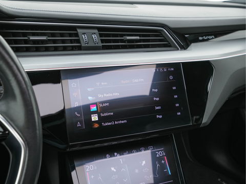 Audi e-tron 55 quattro 95 kWh [ 3-Fase ] (INCL.BTW) *PANO | HEAD-UP | LEATHER-ALCANTARA | FULL-LED | NIGHT-VISION | BANG&OLUFSEN | ADAPTIVE-CRUISE | MEMORY-PACK | BLIND-SPOT | CAMERA | SPORT/HEATED-SEATS | ECC | PDC | 22''ALU | TOWB
