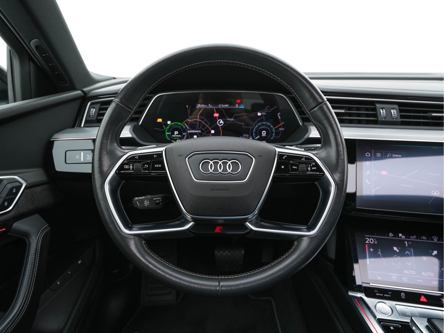Audi e-tron 55 quattro 95 kWh [ 3-Fase ] (INCL.BTW) *PANO | HEAD-UP | LEATHER-ALCANTARA | FULL-LED | NIGHT-VISION | BANG&OLUFSEN | ADAPTIVE-CRUISE | MEMORY-PACK | BLIND-SPOT | CAMERA | SPORT/HEATED-SEATS | ECC | PDC | 22''ALU | TOWB