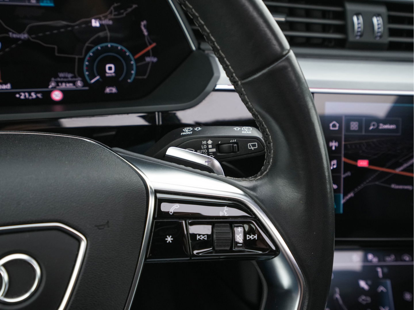 Audi e-tron 55 quattro 95 kWh [ 3-Fase ] (INCL.BTW) *PANO | HEAD-UP | LEATHER-ALCANTARA | FULL-LED | NIGHT-VISION | BANG&OLUFSEN | ADAPTIVE-CRUISE | MEMORY-PACK | BLIND-SPOT | CAMERA | SPORT/HEATED-SEATS | ECC | PDC | 22''ALU | TOWB