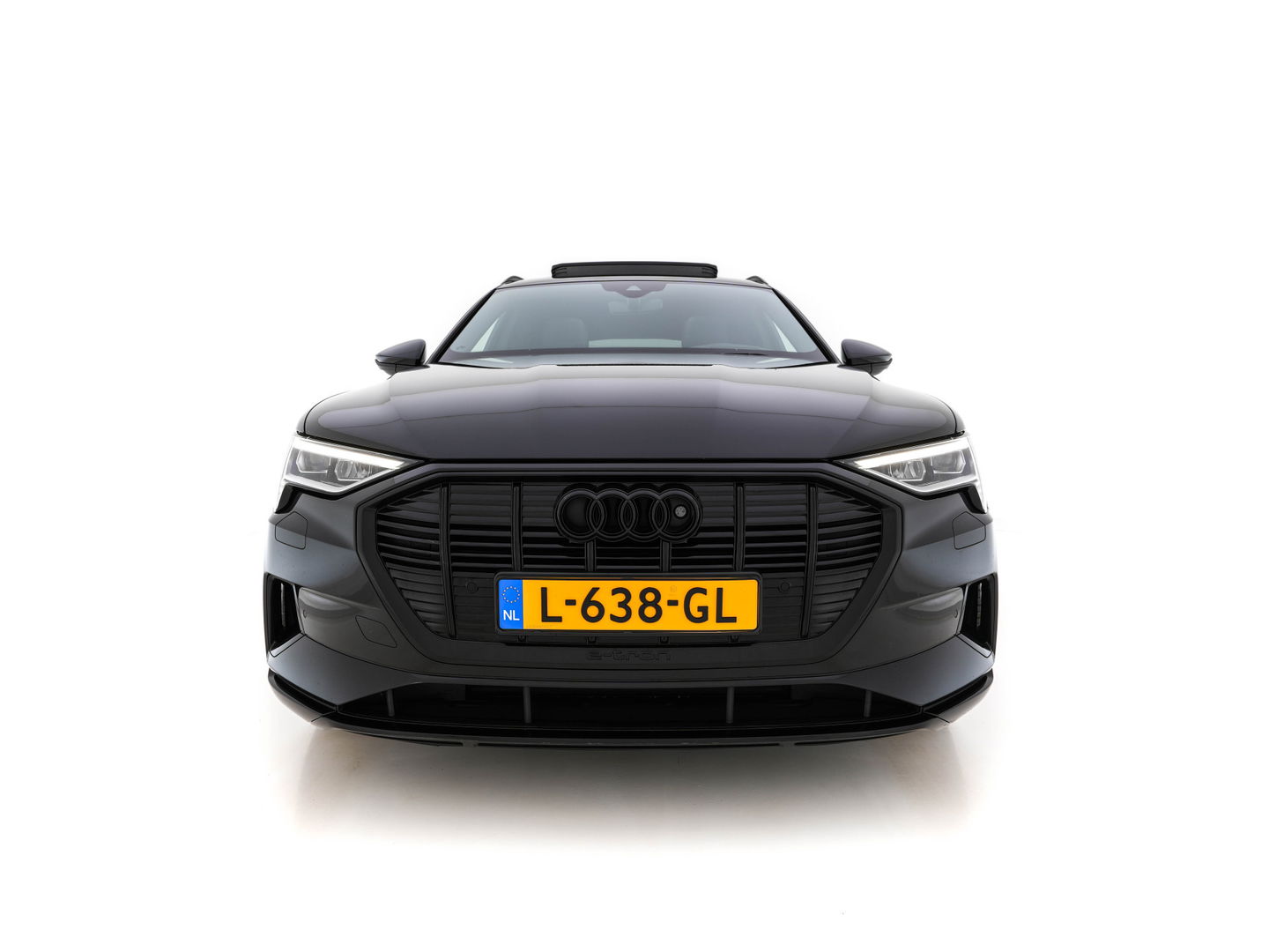 Audi e-tron 55 quattro 95 kWh [ 3-Fase ] (INCL.BTW) *PANO | HEAD-UP | LEATHER-ALCANTARA | FULL-LED | NIGHT-VISION | BANG&OLUFSEN | ADAPTIVE-CRUISE | MEMORY-PACK | BLIND-SPOT | CAMERA | SPORT/HEATED-SEATS | ECC | PDC | 22''ALU | TOWB