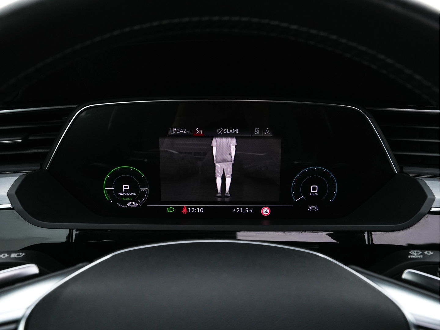 Audi e-tron 55 quattro 95 kWh [ 3-Fase ] (INCL.BTW) *PANO | HEAD-UP | LEATHER-ALCANTARA | FULL-LED | NIGHT-VISION | BANG&OLUFSEN | ADAPTIVE-CRUISE | MEMORY-PACK | BLIND-SPOT | CAMERA | SPORT/HEATED-SEATS | ECC | PDC | 22''ALU | TOWB