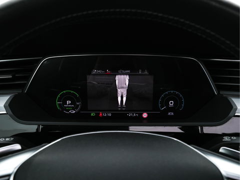Audi e-tron 55 quattro 95 kWh [ 3-Fase ] (INCL.BTW) *PANO | HEAD-UP | LEATHER-ALCANTARA | FULL-LED | NIGHT-VISION | BANG&OLUFSEN | ADAPTIVE-CRUISE | MEMORY-PACK | BLIND-SPOT | CAMERA | SPORT/HEATED-SEATS | ECC | PDC | 22''ALU | TOWB
