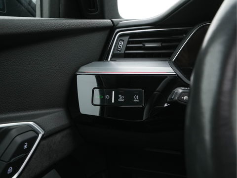 Audi e-tron 55 quattro 95 kWh [ 3-Fase ] (INCL.BTW) *PANO | HEAD-UP | LEATHER-ALCANTARA | FULL-LED | NIGHT-VISION | BANG&OLUFSEN | ADAPTIVE-CRUISE | MEMORY-PACK | BLIND-SPOT | CAMERA | SPORT/HEATED-SEATS | ECC | PDC | 22''ALU | TOWB