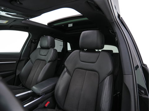 Audi e-tron 55 quattro 95 kWh [ 3-Fase ] (INCL.BTW) *PANO | HEAD-UP | LEATHER-ALCANTARA | FULL-LED | NIGHT-VISION | BANG&OLUFSEN | ADAPTIVE-CRUISE | MEMORY-PACK | BLIND-SPOT | CAMERA | SPORT/HEATED-SEATS | ECC | PDC | 22''ALU | TOWB