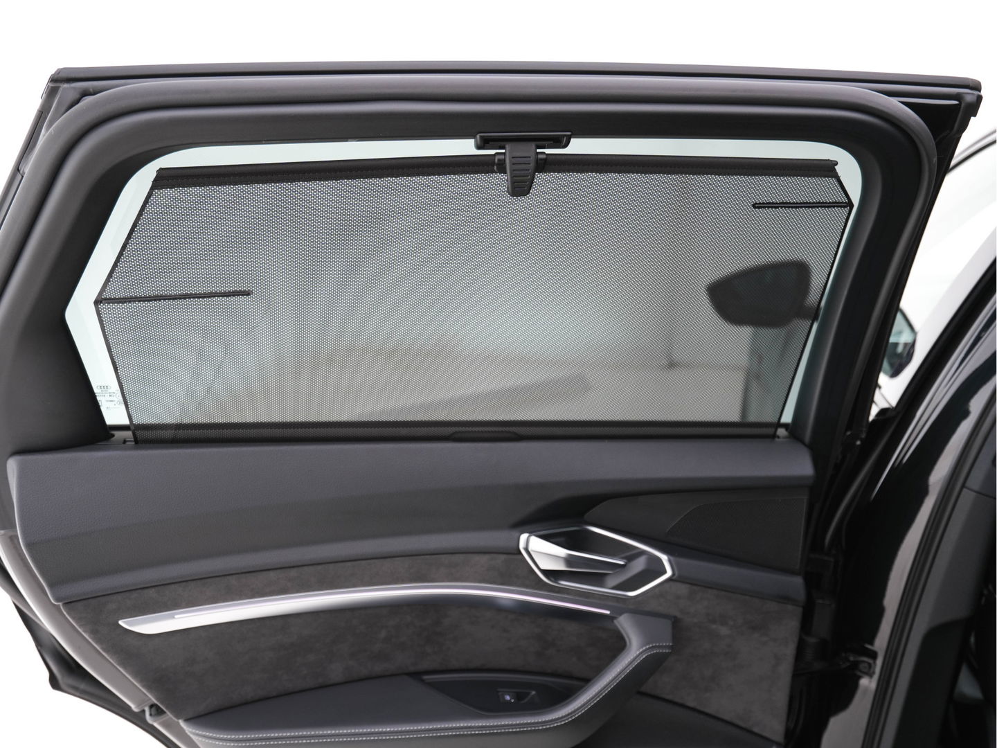 Audi e-tron 55 quattro 95 kWh [ 3-Fase ] (INCL.BTW) *PANO | HEAD-UP | LEATHER-ALCANTARA | FULL-LED | NIGHT-VISION | BANG&OLUFSEN | ADAPTIVE-CRUISE | MEMORY-PACK | BLIND-SPOT | CAMERA | SPORT/HEATED-SEATS | ECC | PDC | 22''ALU | TOWB