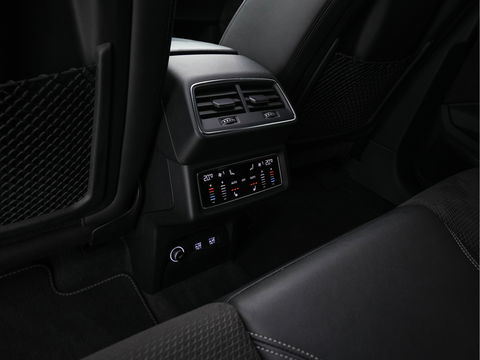 Audi e-tron 55 quattro 95 kWh [ 3-Fase ] (INCL.BTW) *PANO | HEAD-UP | LEATHER-ALCANTARA | FULL-LED | NIGHT-VISION | BANG&OLUFSEN | ADAPTIVE-CRUISE | MEMORY-PACK | BLIND-SPOT | CAMERA | SPORT/HEATED-SEATS | ECC | PDC | 22''ALU | TOWB