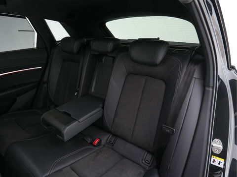 Audi e-tron 55 quattro 95 kWh [ 3-Fase ] (INCL.BTW) *PANO | HEAD-UP | LEATHER-ALCANTARA | FULL-LED | NIGHT-VISION | BANG&OLUFSEN | ADAPTIVE-CRUISE | MEMORY-PACK | BLIND-SPOT | CAMERA | SPORT/HEATED-SEATS | ECC | PDC | 22''ALU | TOWB