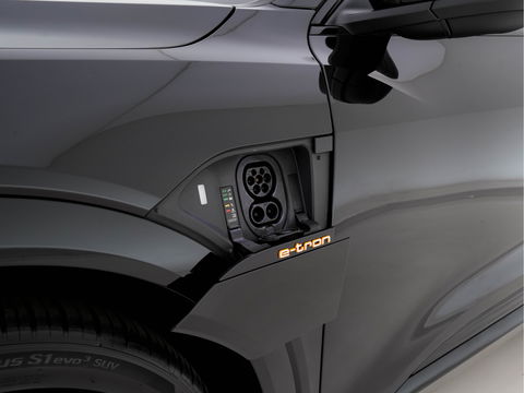 Audi e-tron 55 quattro 95 kWh [ 3-Fase ] (INCL.BTW) *PANO | HEAD-UP | LEATHER-ALCANTARA | FULL-LED | NIGHT-VISION | BANG&OLUFSEN | ADAPTIVE-CRUISE | MEMORY-PACK | BLIND-SPOT | CAMERA | SPORT/HEATED-SEATS | ECC | PDC | 22''ALU | TOWB
