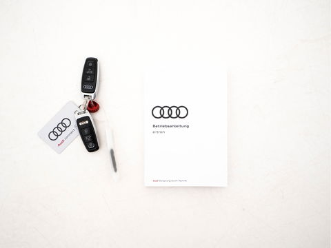 Audi e-tron 55 quattro 95 kWh [ 3-Fase ] (INCL.BTW) *PANO | HEAD-UP | LEATHER-ALCANTARA | FULL-LED | NIGHT-VISION | BANG&OLUFSEN | ADAPTIVE-CRUISE | MEMORY-PACK | BLIND-SPOT | CAMERA | SPORT/HEATED-SEATS | ECC | PDC | 22''ALU | TOWB