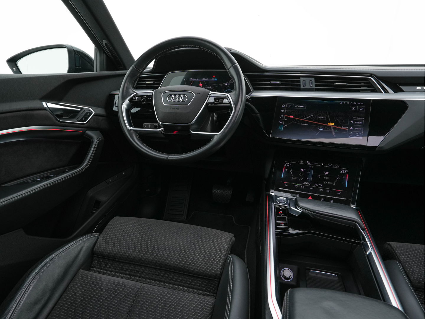 Audi e-tron 55 quattro 95 kWh [ 3-Fase ] (INCL.BTW) *PANO | HEAD-UP | LEATHER-ALCANTARA | FULL-LED | NIGHT-VISION | BANG&OLUFSEN | ADAPTIVE-CRUISE | MEMORY-PACK | BLIND-SPOT | CAMERA | SPORT/HEATED-SEATS | ECC | PDC | 22''ALU | TOWB