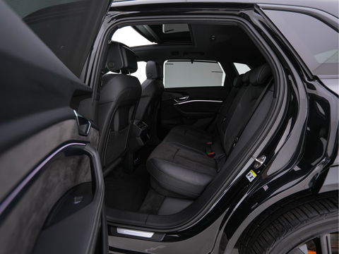 Audi e-tron 55 quattro 95 kWh [ 3-Fase ] (INCL.BTW) *PANO | HEAD-UP | LEATHER-ALCANTARA | FULL-LED | NIGHT-VISION | BANG&OLUFSEN | ADAPTIVE-CRUISE | MEMORY-PACK | BLIND-SPOT | CAMERA | SPORT/HEATED-SEATS | ECC | PDC | 22''ALU | TOWB