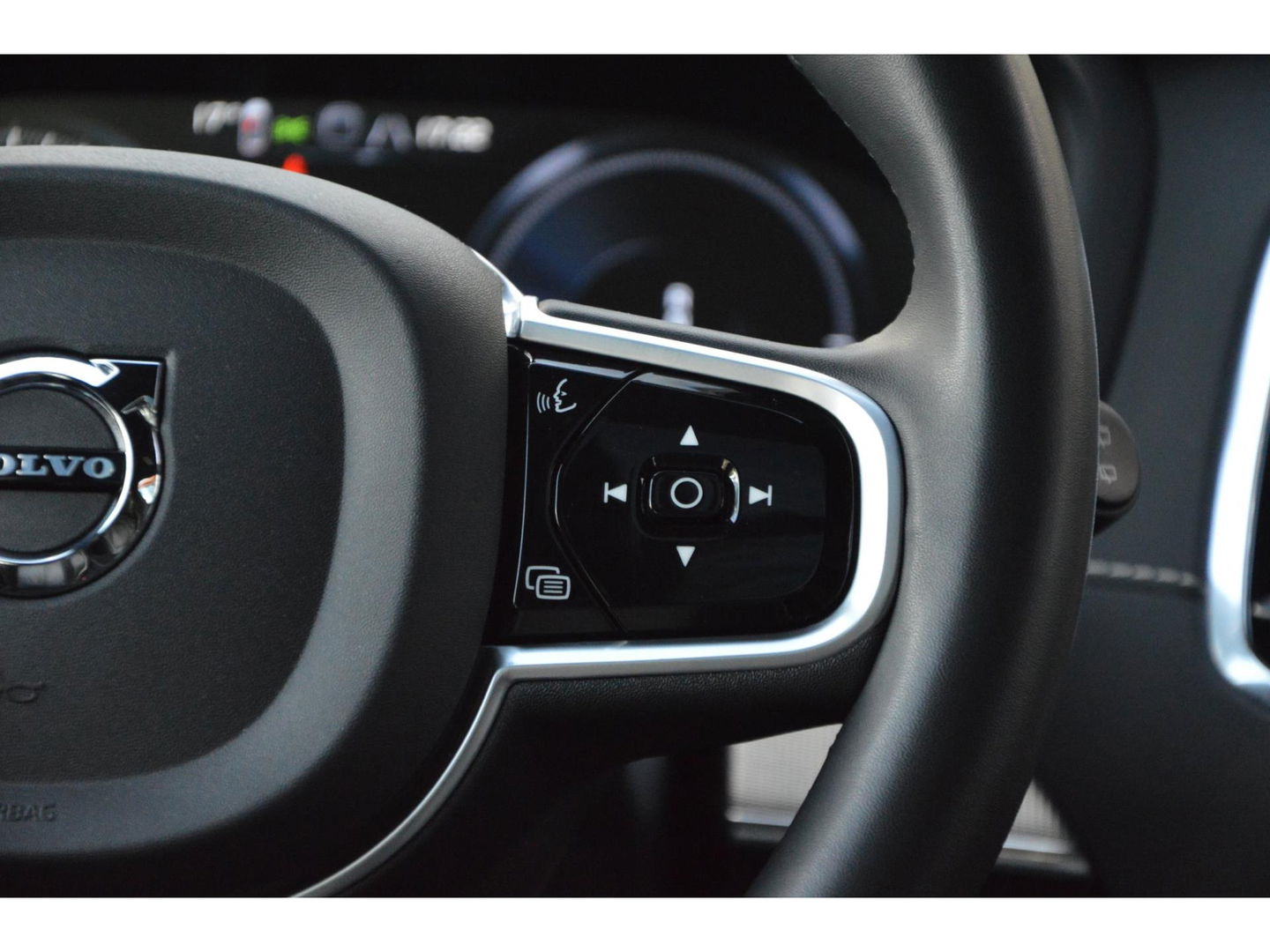 Volvo XC90 T8 Plug-in hybrid AWD Ultra Dark Long Range | Luchtvering | Head-Up | Panorama dak | Trekhaak | 360° Camera |