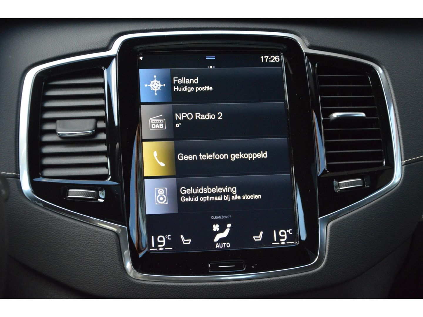 Volvo XC90 T8 Plug-in hybrid AWD Ultra Dark Long Range | Luchtvering | Head-Up | Panorama dak | Trekhaak | 360° Camera |