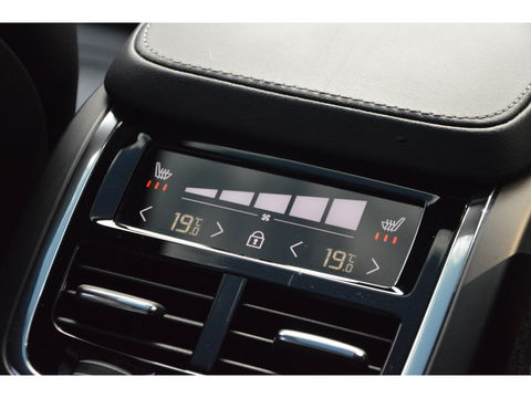 Volvo XC90 T8 Plug-in hybrid AWD Ultra Dark Long Range | Luchtvering | Head-Up | Panorama dak | Trekhaak | 360° Camera |
