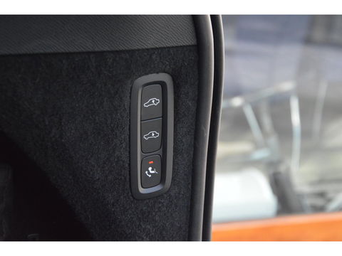 Volvo XC90 T8 Plug-in hybrid AWD Ultra Dark Long Range | Luchtvering | Head-Up | Panorama dak | Trekhaak | 360° Camera |