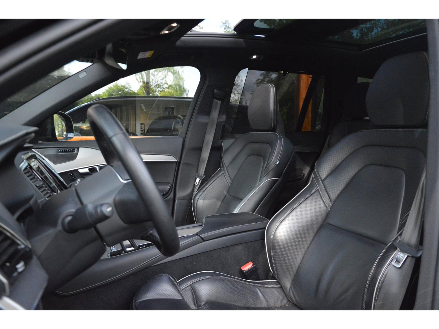 Volvo XC90 T8 Plug-in hybrid AWD Ultra Dark Long Range | Luchtvering | Head-Up | Panorama dak | Trekhaak | 360° Camera |