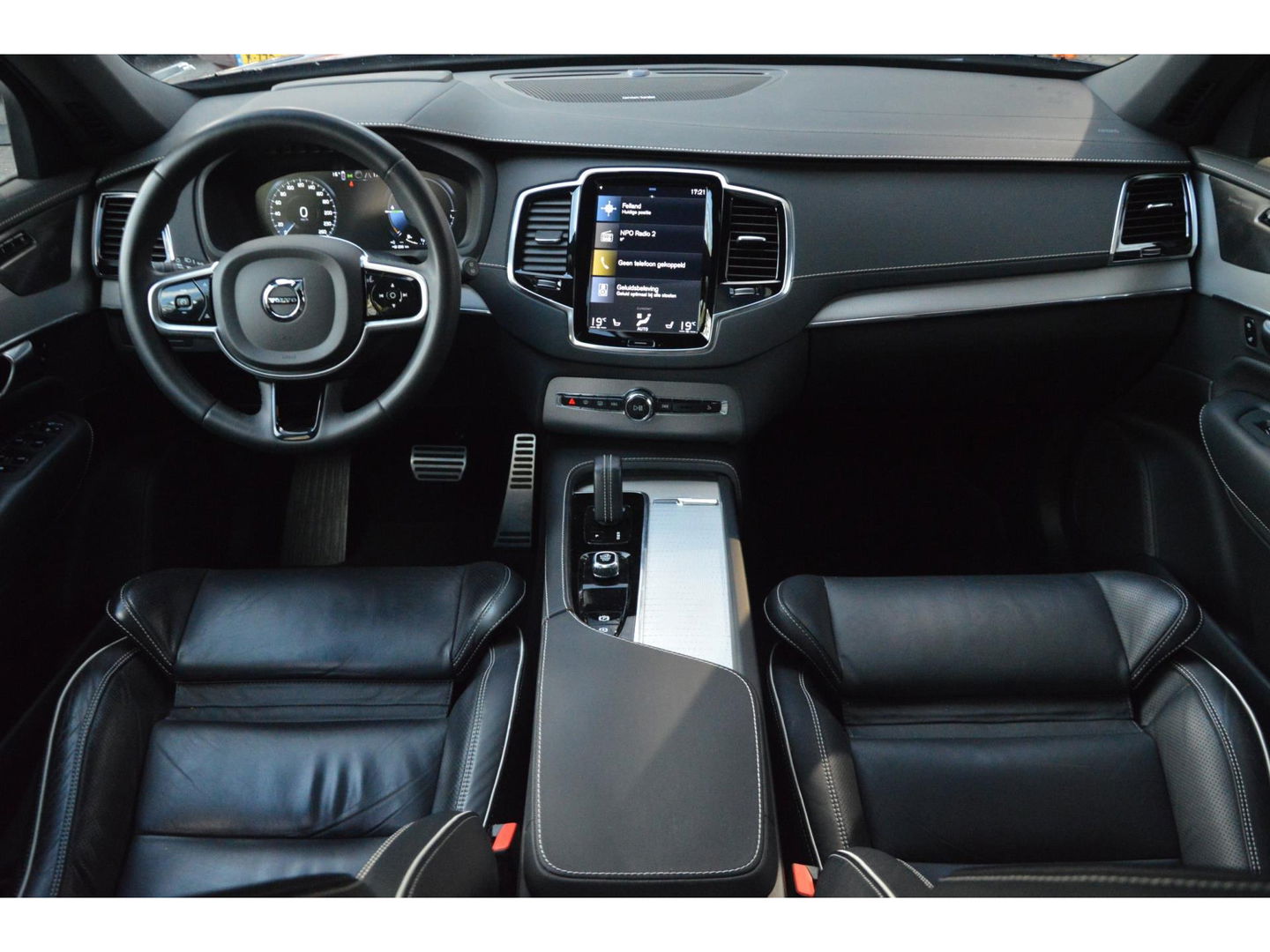 Volvo XC90 T8 Plug-in hybrid AWD Ultra Dark Long Range | Luchtvering | Head-Up | Panorama dak | Trekhaak | 360° Camera |