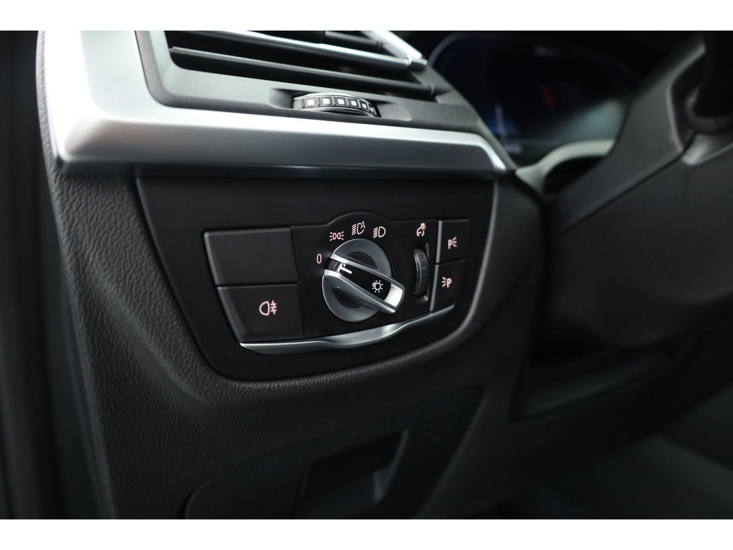 BMW X3 xDrive30e | Pano | HUD | 360cam | Elek. trekhaak | Stoel- Stuurverw. | Keyless | Leder