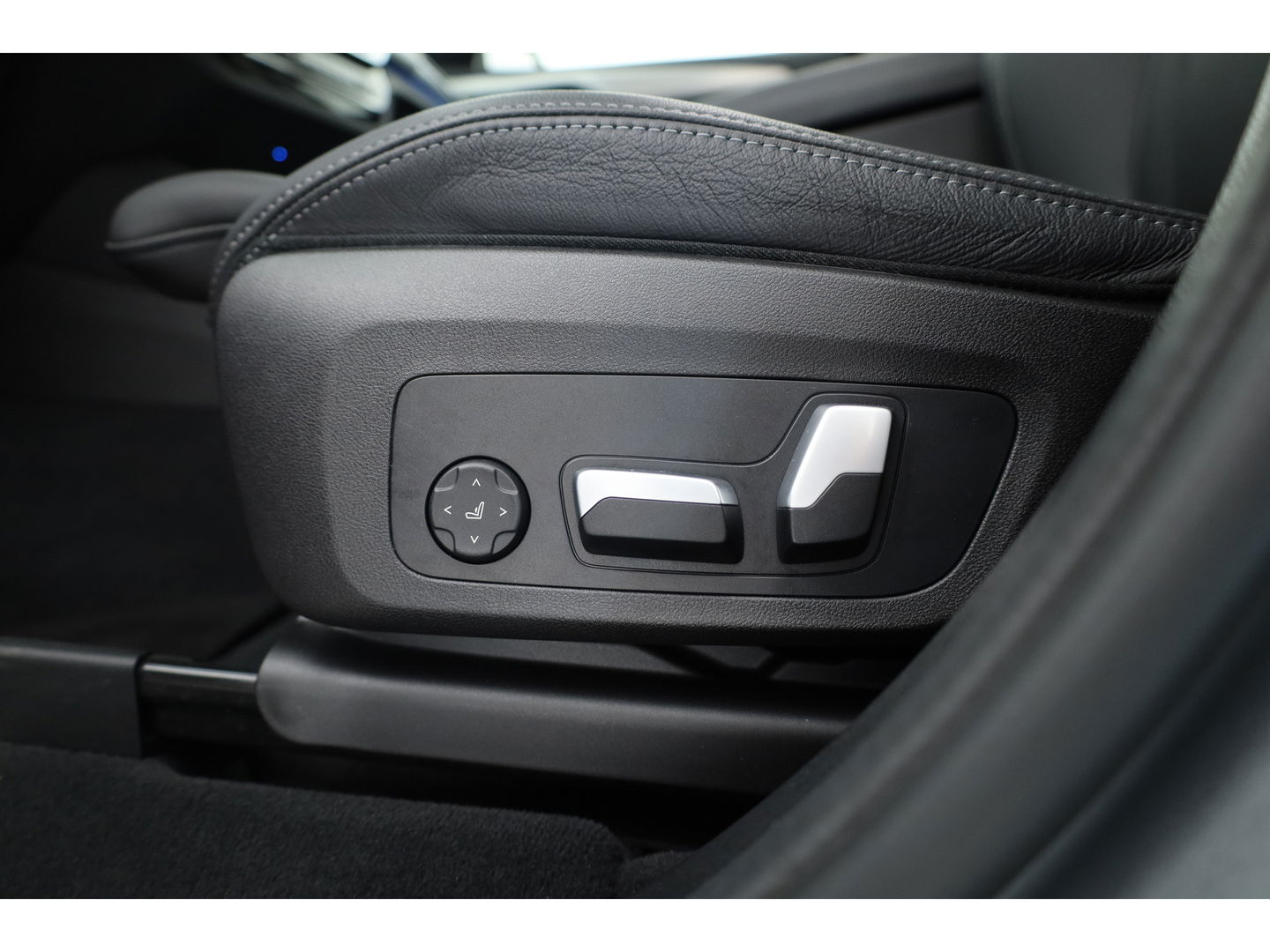 BMW X3 xDrive30e | Pano | HUD | 360cam | Elek. trekhaak | Stoel- Stuurverw. | Keyless | Leder
