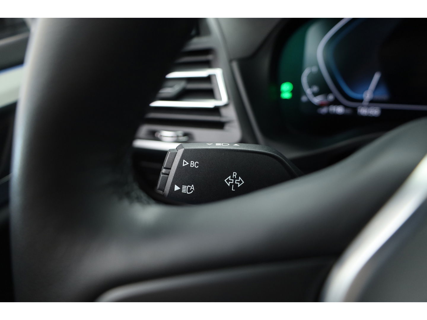 BMW X3 xDrive30e | Pano | HUD | 360cam | Elek. trekhaak | Stoel- Stuurverw. | Keyless | Leder