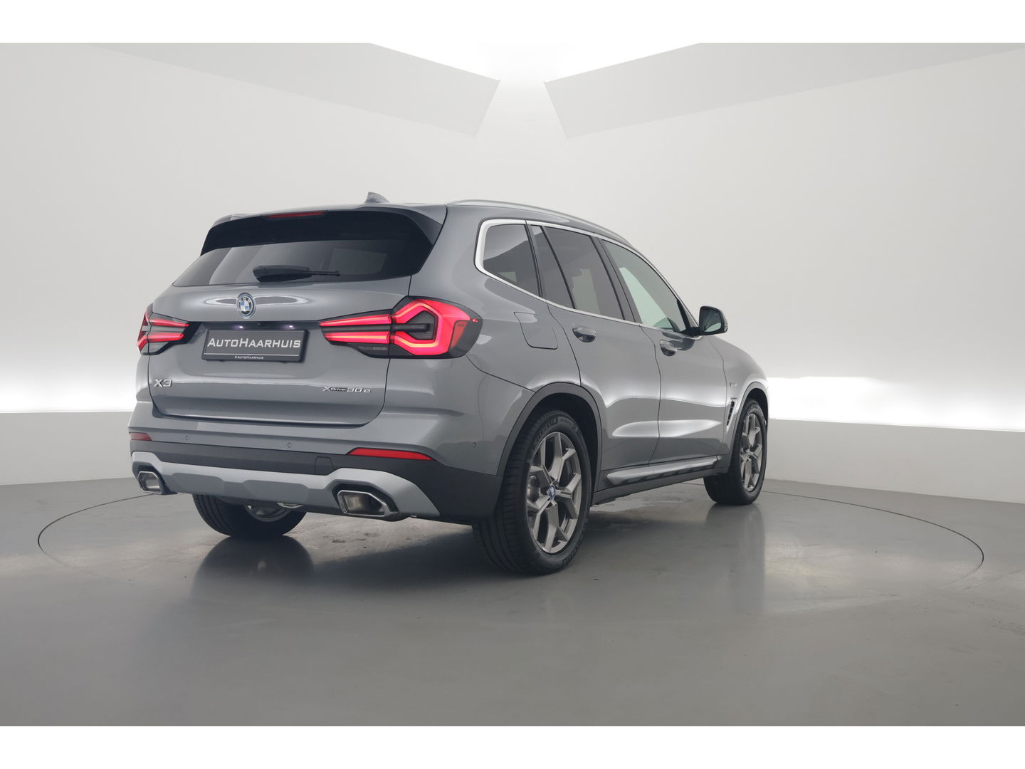BMW X3 xDrive30e | Pano | HUD | 360cam | Elek. trekhaak | Stoel- Stuurverw. | Keyless | Leder