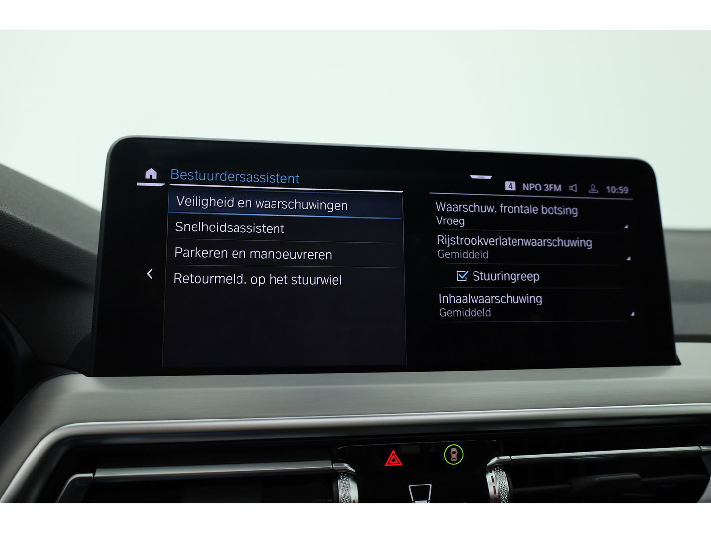 BMW X3 xDrive30e | Pano | HUD | 360cam | Elek. trekhaak | Stoel- Stuurverw. | Keyless | Leder