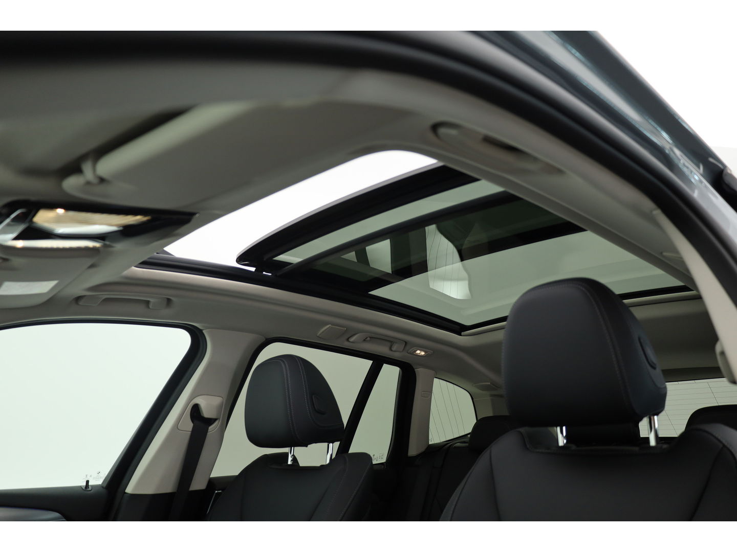 BMW X3 xDrive30e | Pano | HUD | 360cam | Elek. trekhaak | Stoel- Stuurverw. | Keyless | Leder