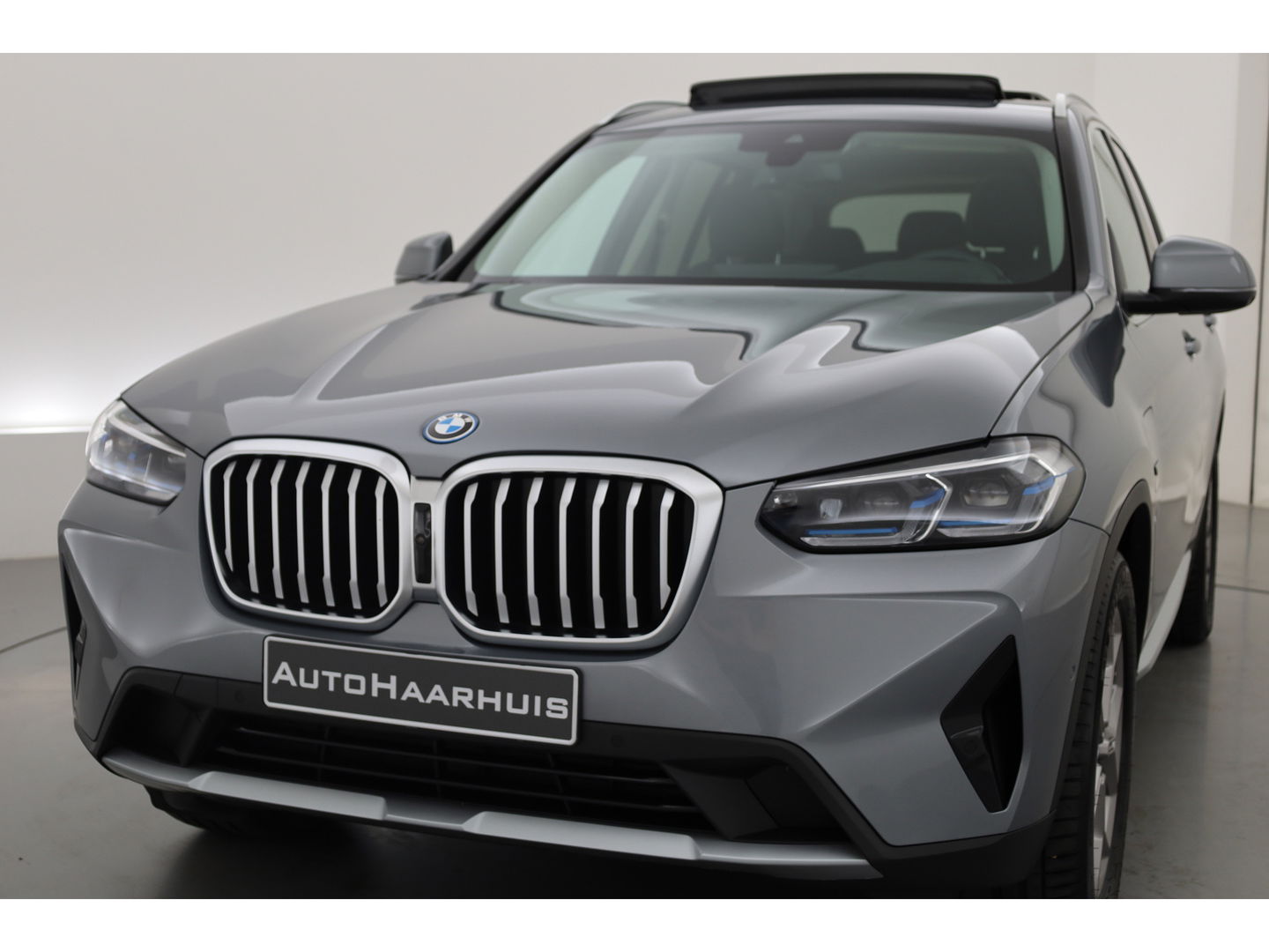 BMW X3 xDrive30e | Pano | HUD | 360cam | Elek. trekhaak | Stoel- Stuurverw. | Keyless | Leder