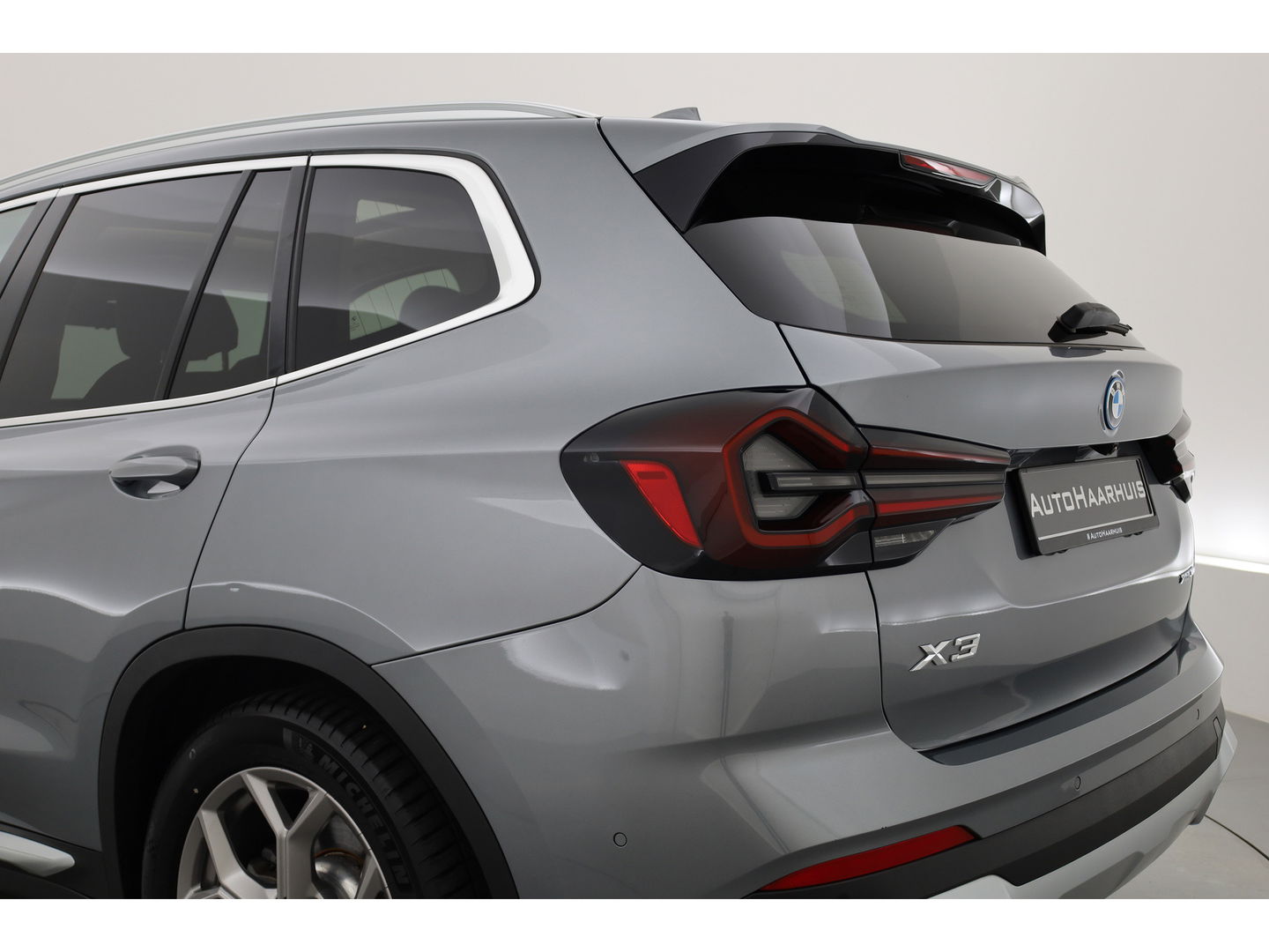 BMW X3 xDrive30e | Pano | HUD | 360cam | Elek. trekhaak | Stoel- Stuurverw. | Keyless | Leder