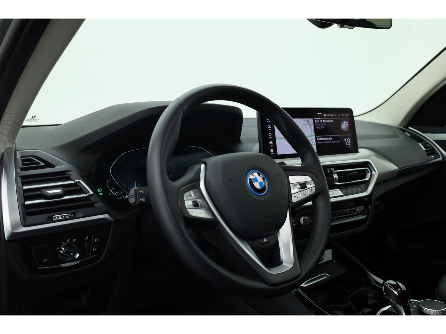 BMW X3 xDrive30e | Pano | HUD | 360cam | Elek. trekhaak | Stoel- Stuurverw. | Keyless | Leder