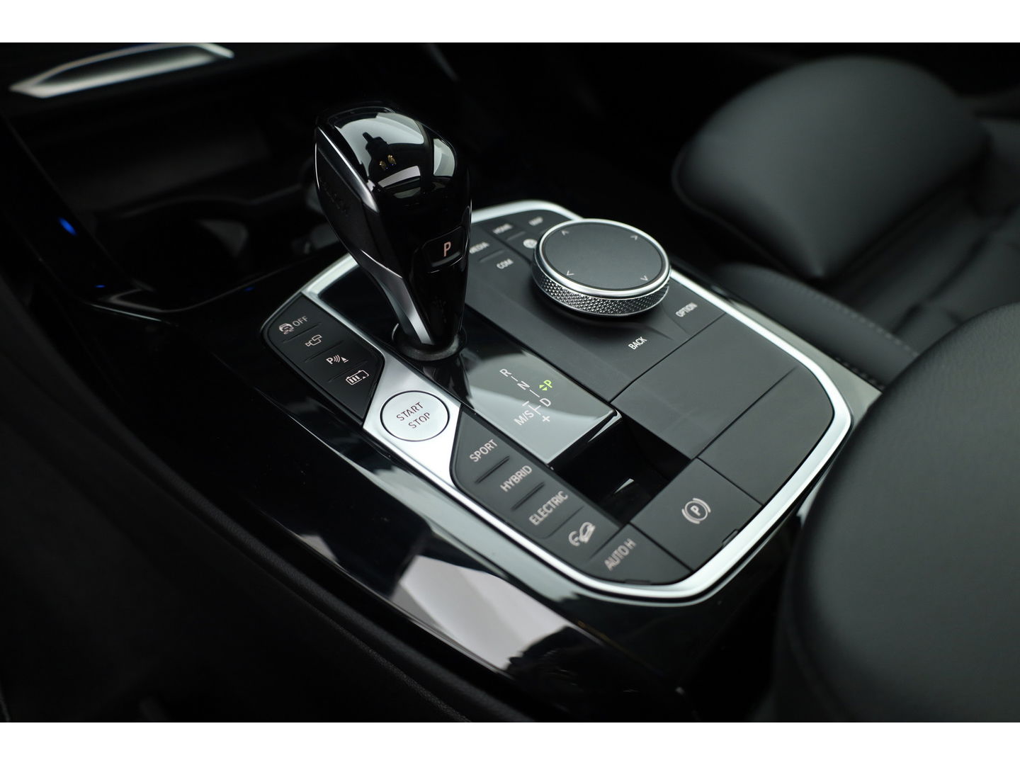 BMW X3 xDrive30e | Pano | HUD | 360cam | Elek. trekhaak | Stoel- Stuurverw. | Keyless | Leder