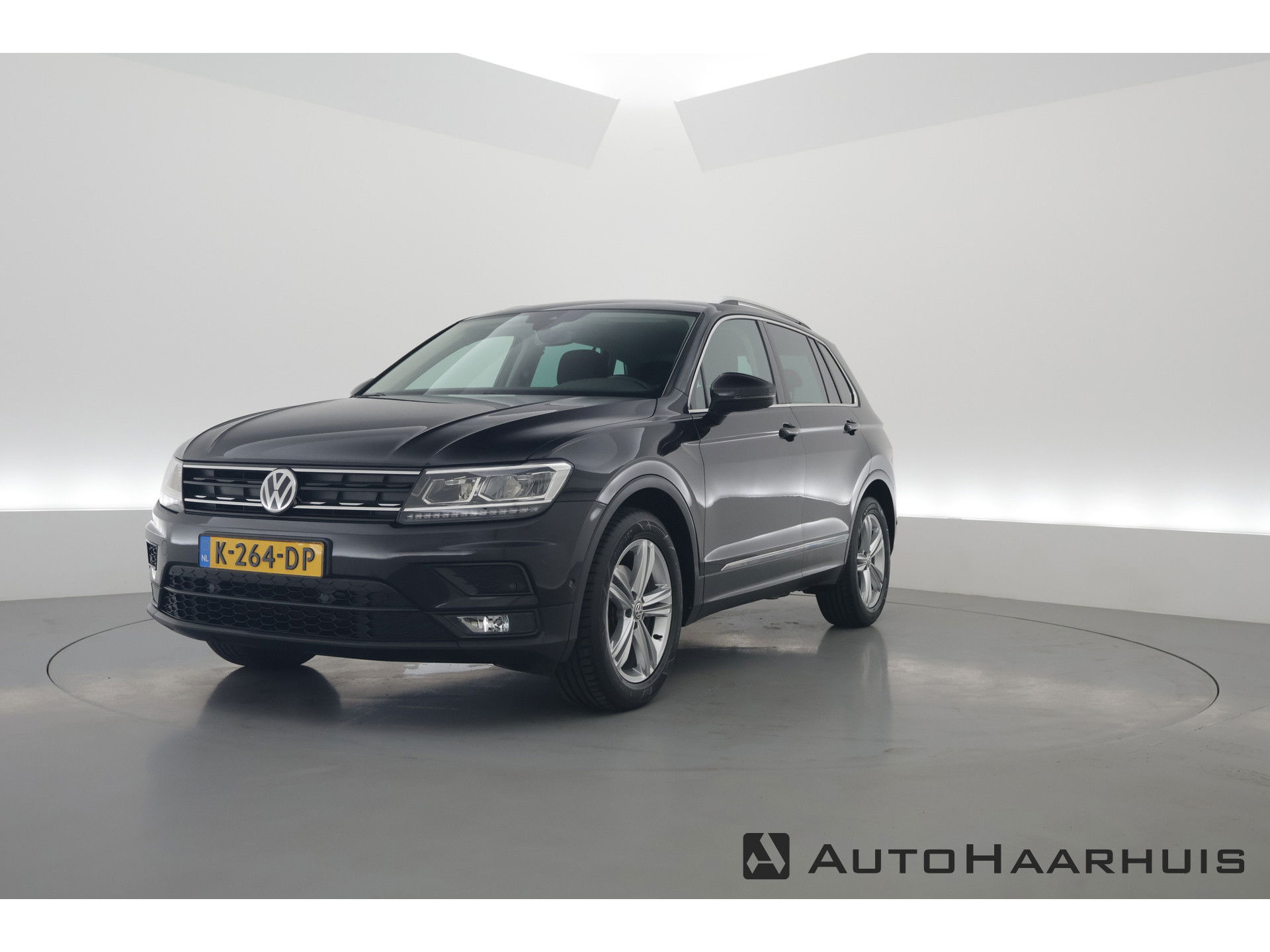 Volkswagen Tiguan 1.5 TSI Life Business | Adapt. Cruise | Camera | Trekhaak | Keyless | 18'' | Navi | Stoelverw.
