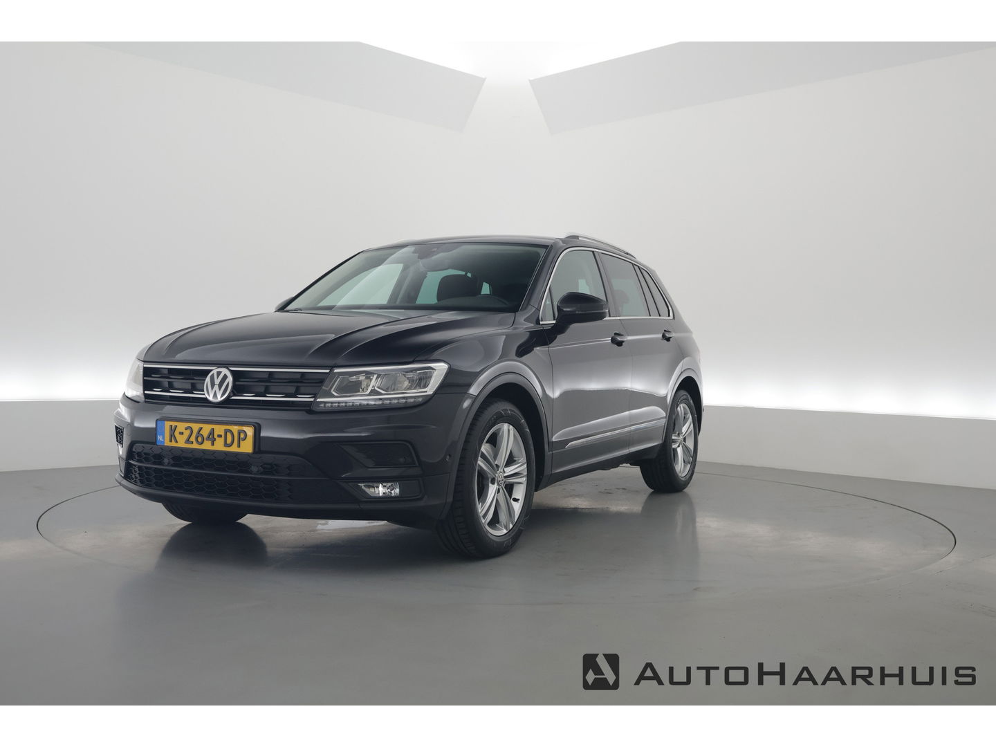 Volkswagen Tiguan 1.5 TSI Life Business | Adapt. Cruise | Camera | Trekhaak | Keyless | 18'' | Navi | Stoelverw.