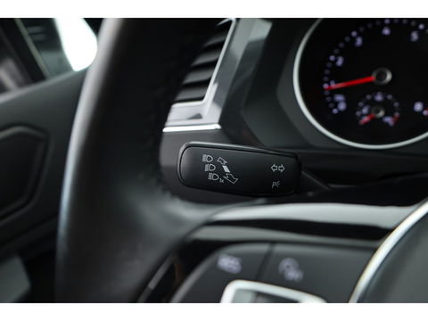 Volkswagen Tiguan 1.5 TSI Life Business | Adapt. Cruise | Camera | Trekhaak | Keyless | 18'' | Navi | Stoelverw.