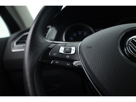 Volkswagen Tiguan 1.5 TSI Life Business | Adapt. Cruise | Camera | Trekhaak | Keyless | 18'' | Navi | Stoelverw.