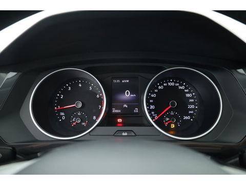 Volkswagen Tiguan 1.5 TSI Life Business | Adapt. Cruise | Camera | Trekhaak | Keyless | 18'' | Navi | Stoelverw.