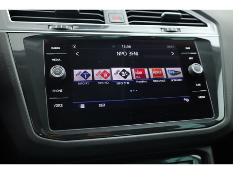 Volkswagen Tiguan 1.5 TSI Life Business | Adapt. Cruise | Camera | Trekhaak | Keyless | 18'' | Navi | Stoelverw.