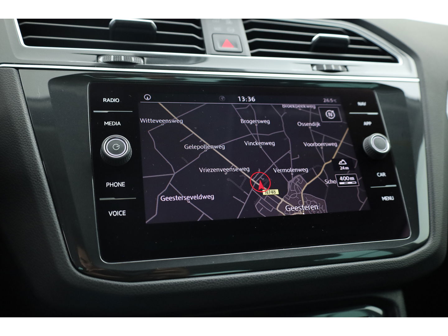 Volkswagen Tiguan 1.5 TSI Life Business | Adapt. Cruise | Camera | Trekhaak | Keyless | 18'' | Navi | Stoelverw.