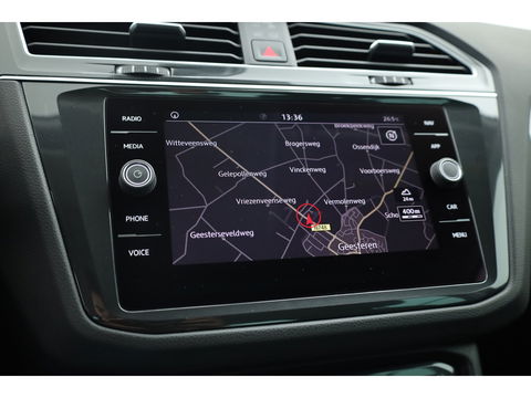 Volkswagen Tiguan 1.5 TSI Life Business | Adapt. Cruise | Camera | Trekhaak | Keyless | 18'' | Navi | Stoelverw.