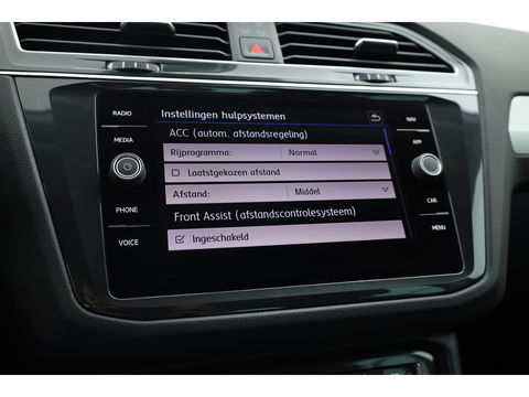 Volkswagen Tiguan 1.5 TSI Life Business | Adapt. Cruise | Camera | Trekhaak | Keyless | 18'' | Navi | Stoelverw.
