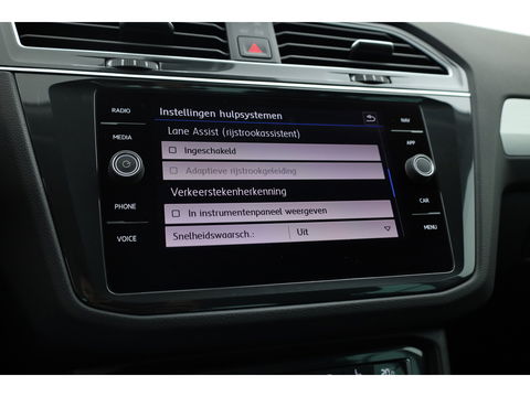 Volkswagen Tiguan 1.5 TSI Life Business | Adapt. Cruise | Camera | Trekhaak | Keyless | 18'' | Navi | Stoelverw.